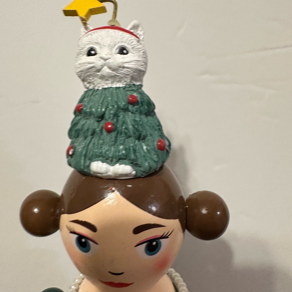 Cat lady nutcracker - Picture 5 of 8
